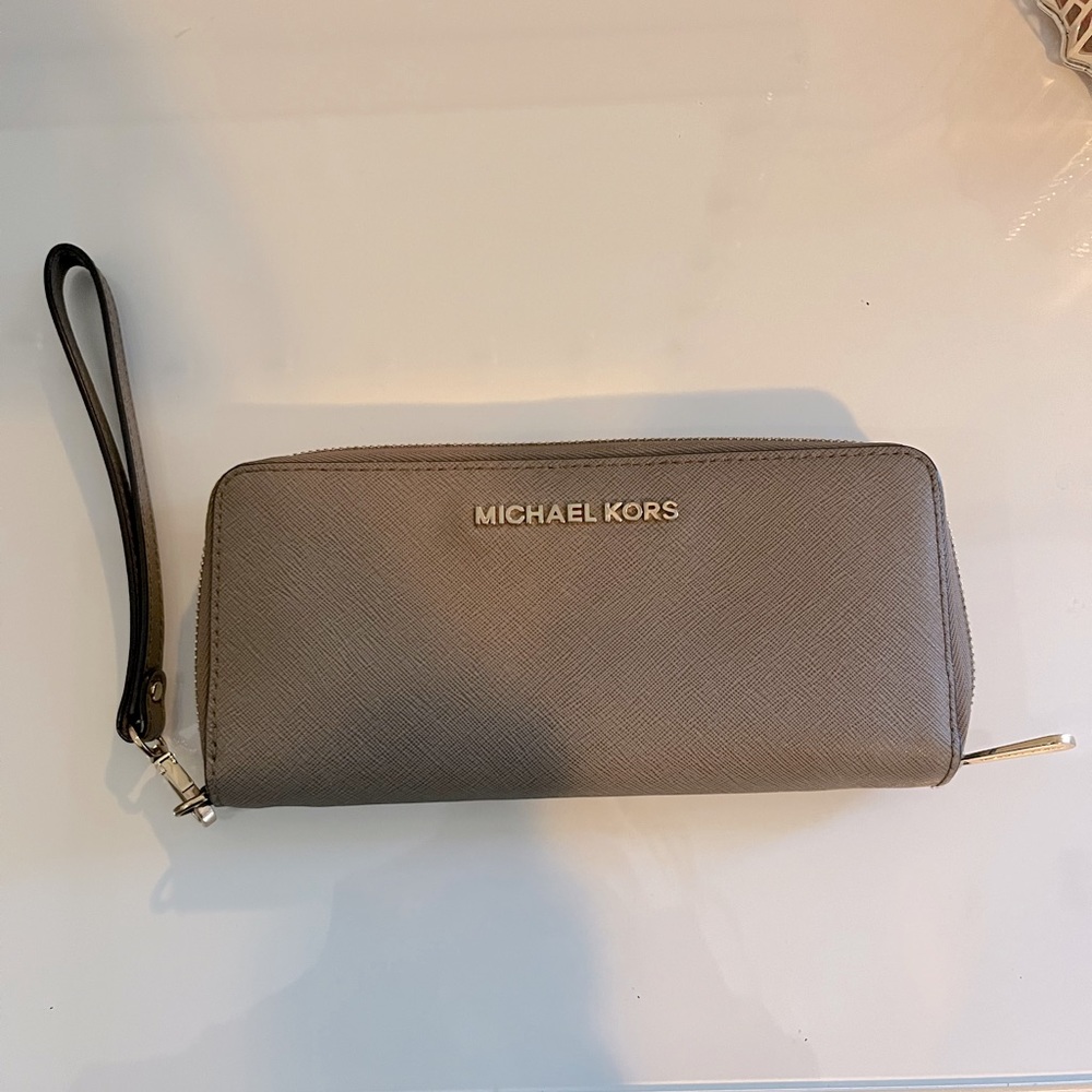 brand new condition michael kors wallet